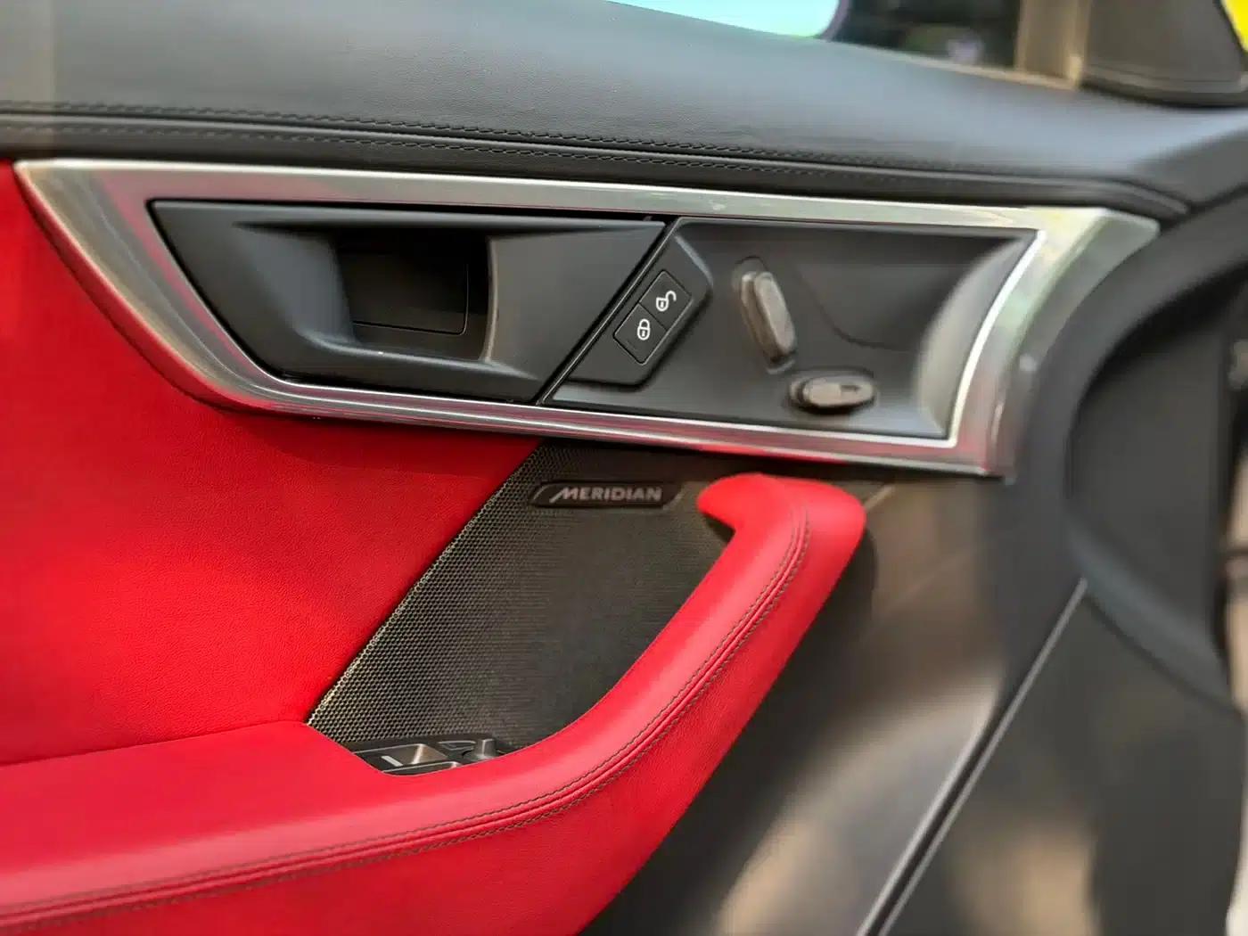 Jaguar F-TYPE 2019 2.0T Hardtop — миниатюра 10