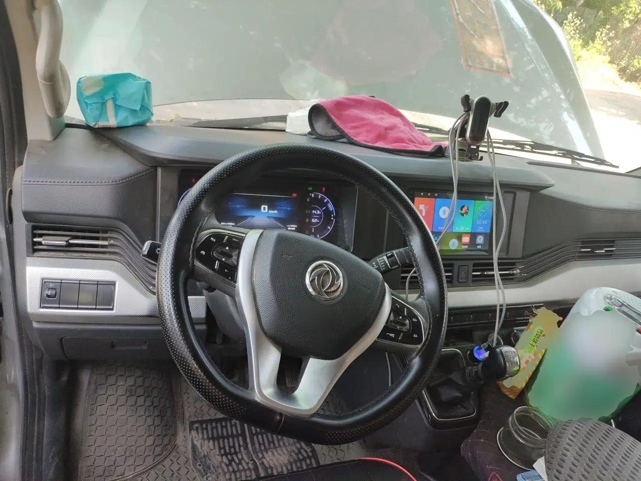 Dongfeng Yufeng 2023 V9+ 2.3T Manual Rear-Drive Cargo Van with Dual Rear Tires 3-Seater — миниатюра 11