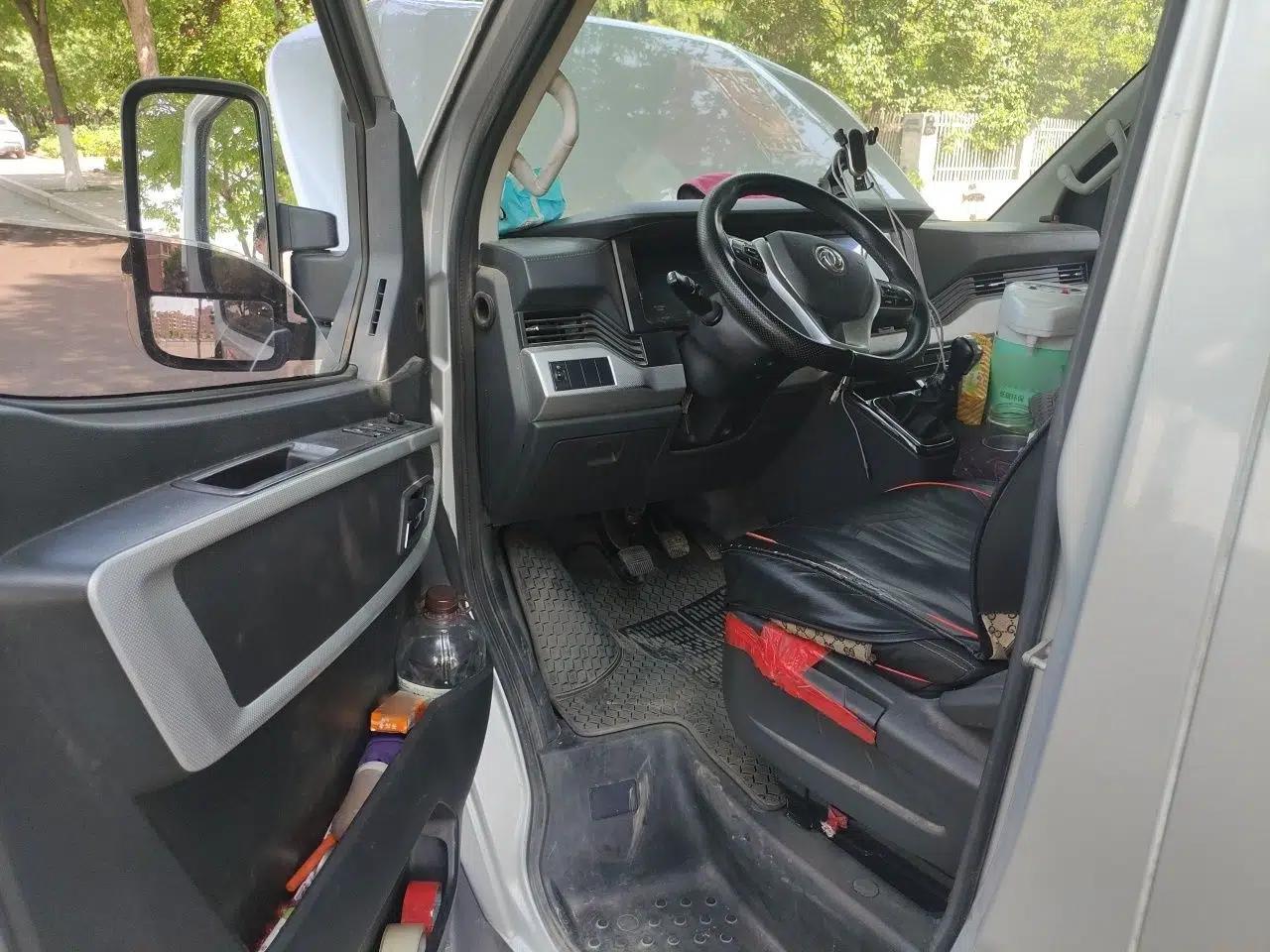 Dongfeng Yufeng 2023 V9+ 2.3T Manual Rear-Drive Cargo Van with Dual Rear Tires 3-Seater — миниатюра 17