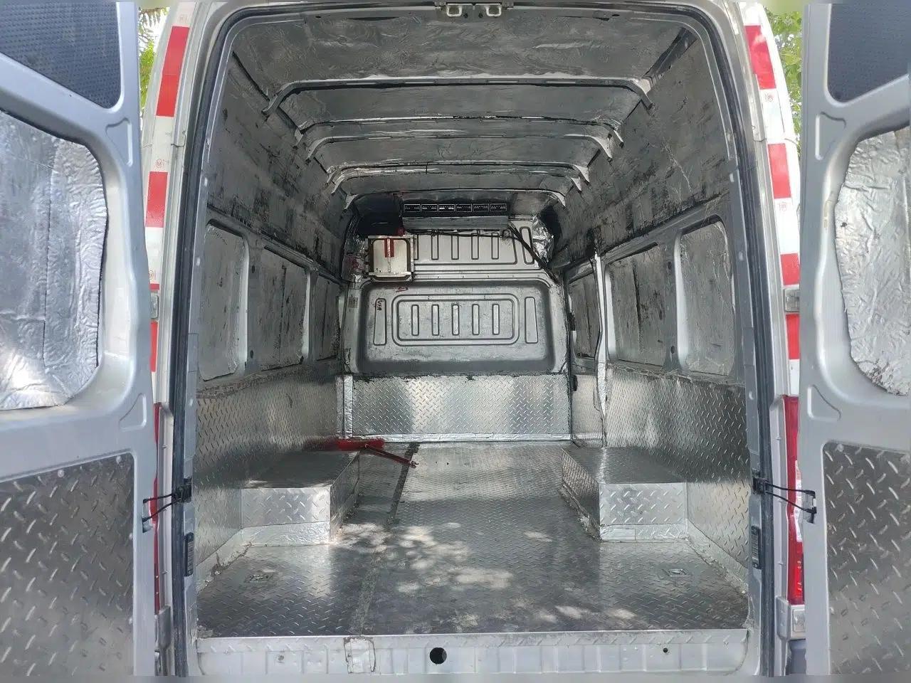 Dongfeng Yufeng 2023 V9+ 2.3T Manual Rear-Drive Cargo Van with Dual Rear Tires 3-Seater — миниатюра 20