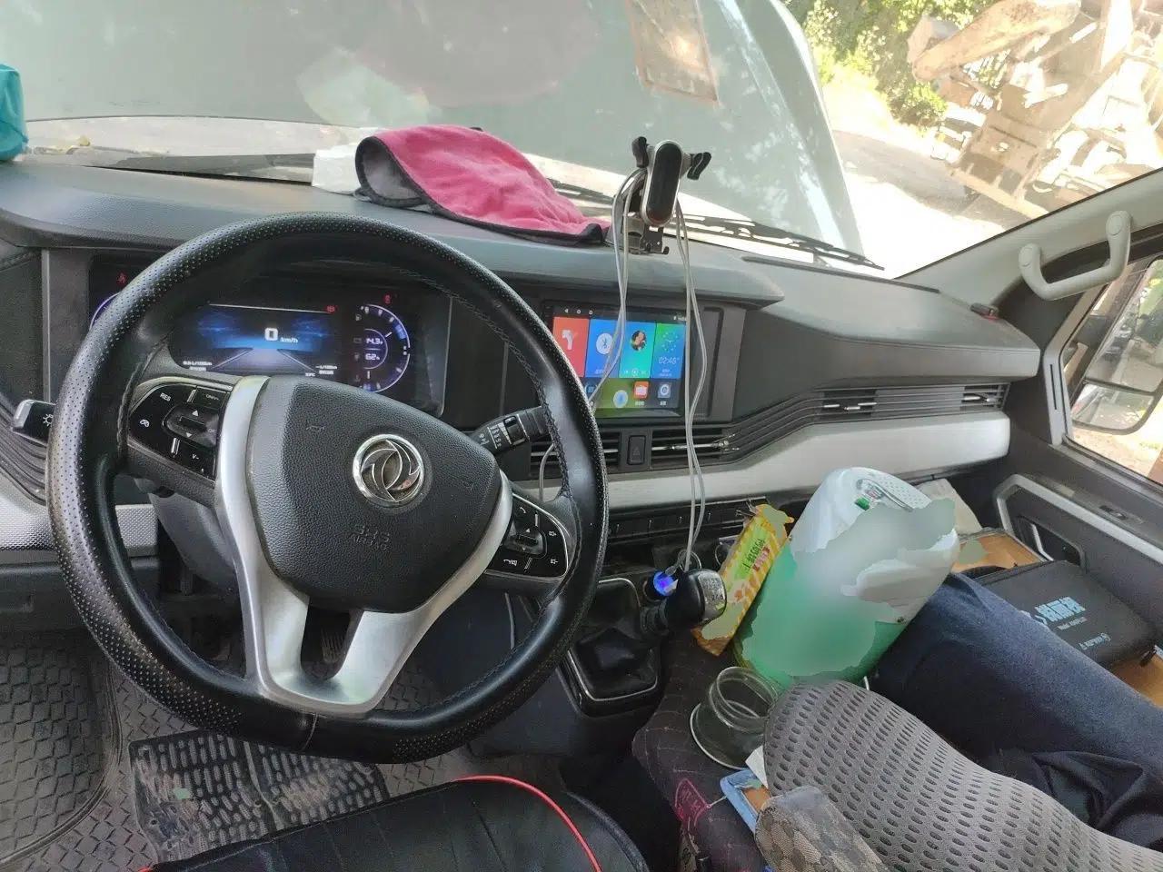 Dongfeng Yufeng 2023 V9+ 2.3T Manual Rear-Drive Cargo Van with Dual Rear Tires 3-Seater — миниатюра 10