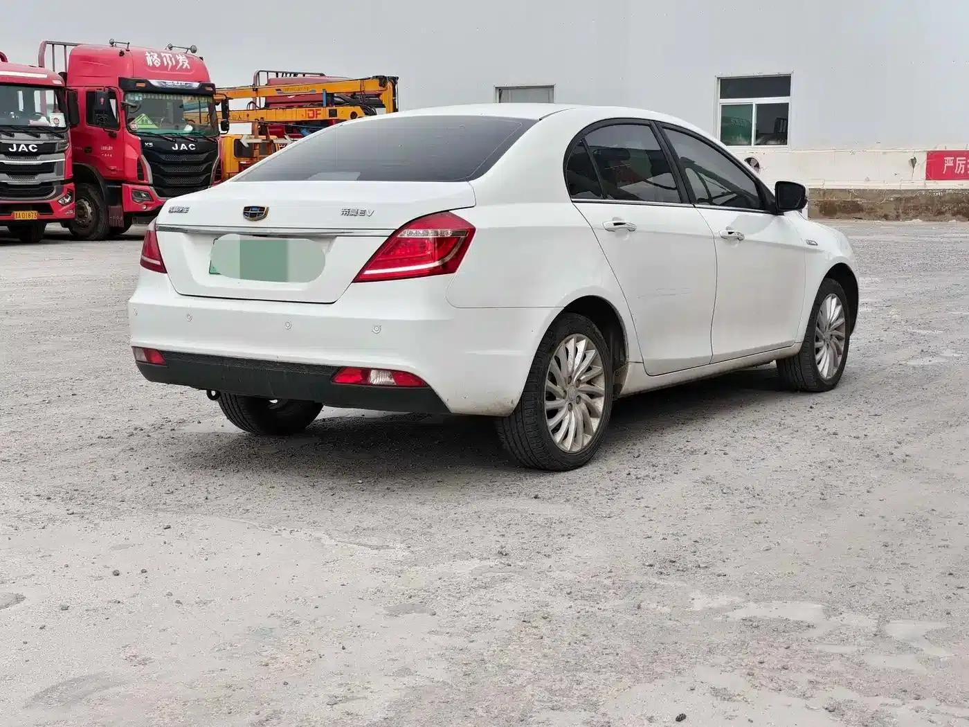 Geely Emgrand New Energy 2016 EV Elite — миниатюра 8