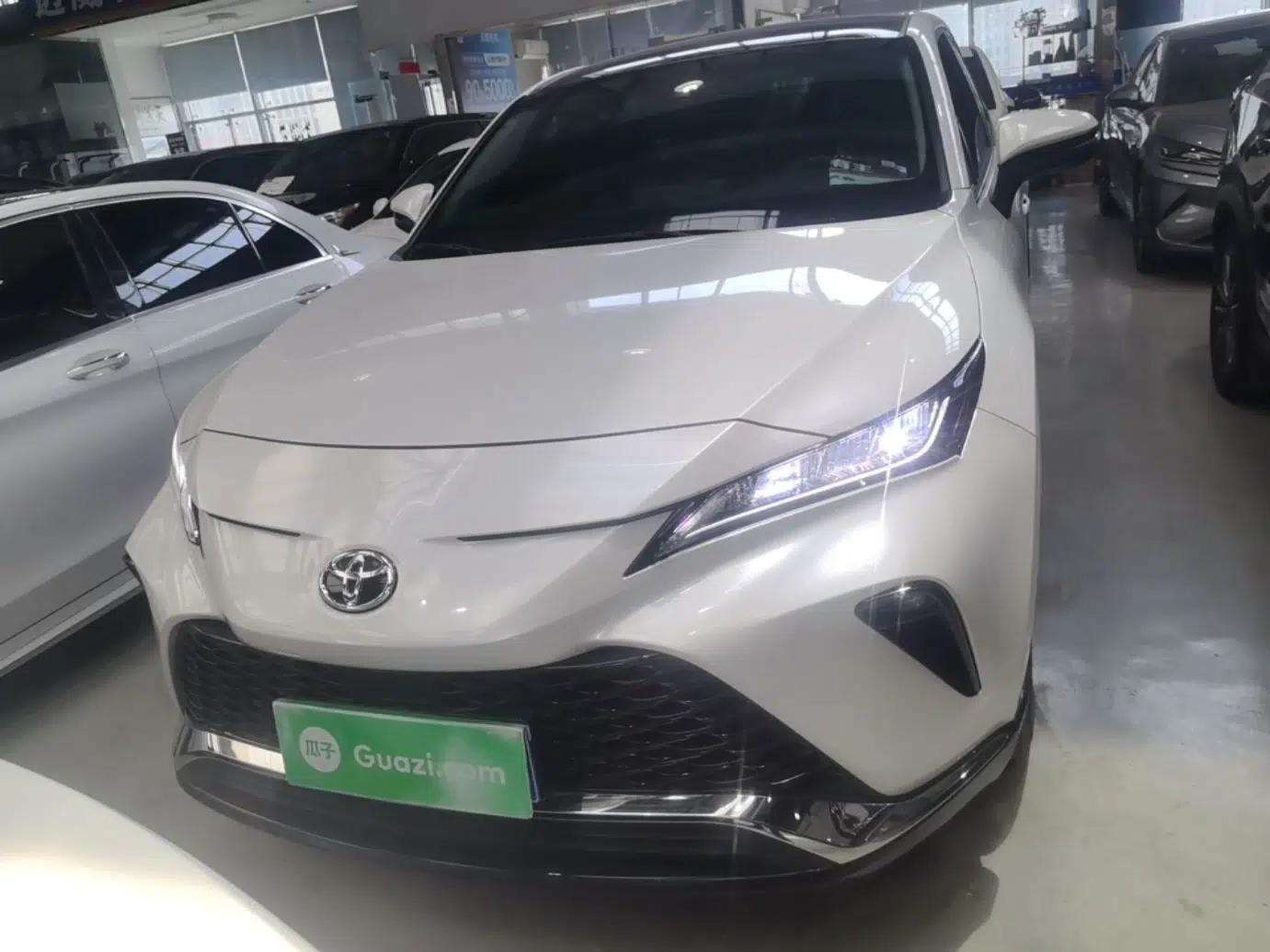 Toyota Venza 2023 2.0L CVT Two-Wheel Drive Luxury Edition — миниатюра 2