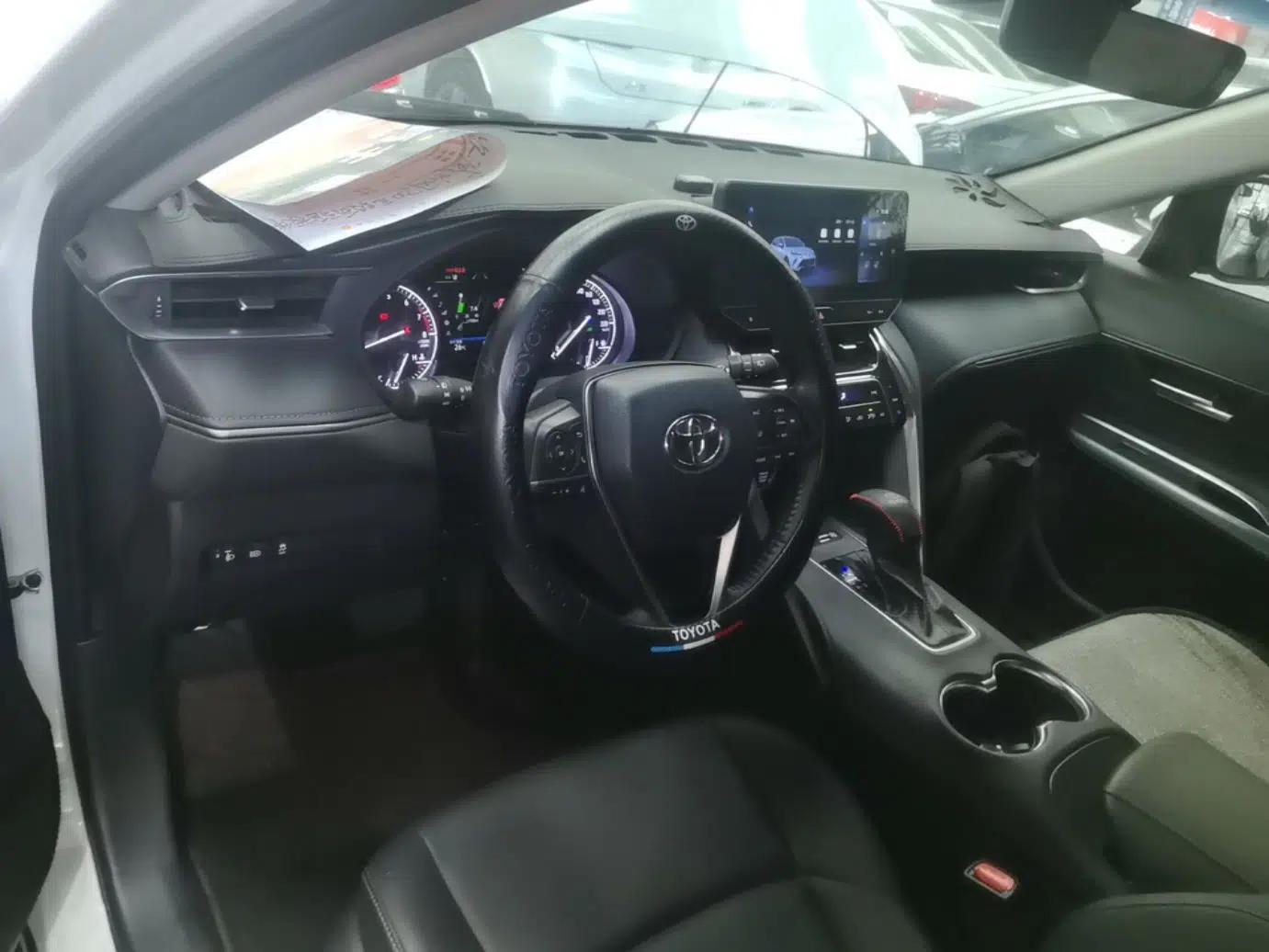 Toyota Venza 2023 2.0L CVT Two-Wheel Drive Luxury Edition — миниатюра 13