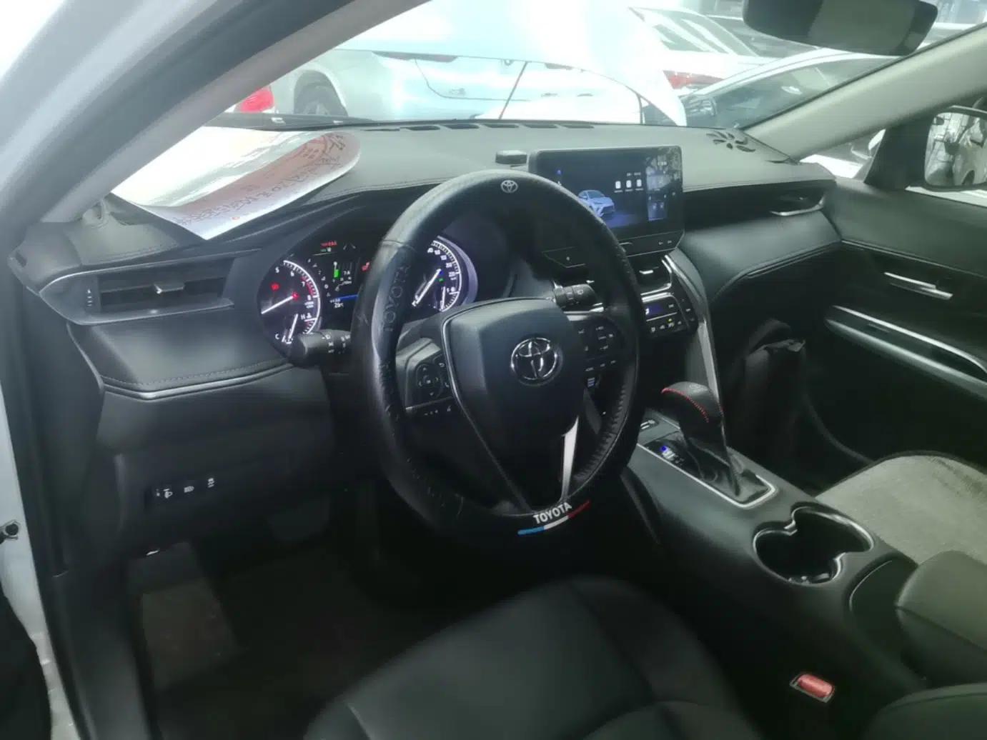 Toyota Venza 2023 2.0L CVT Two-Wheel Drive Luxury Edition — миниатюра 14