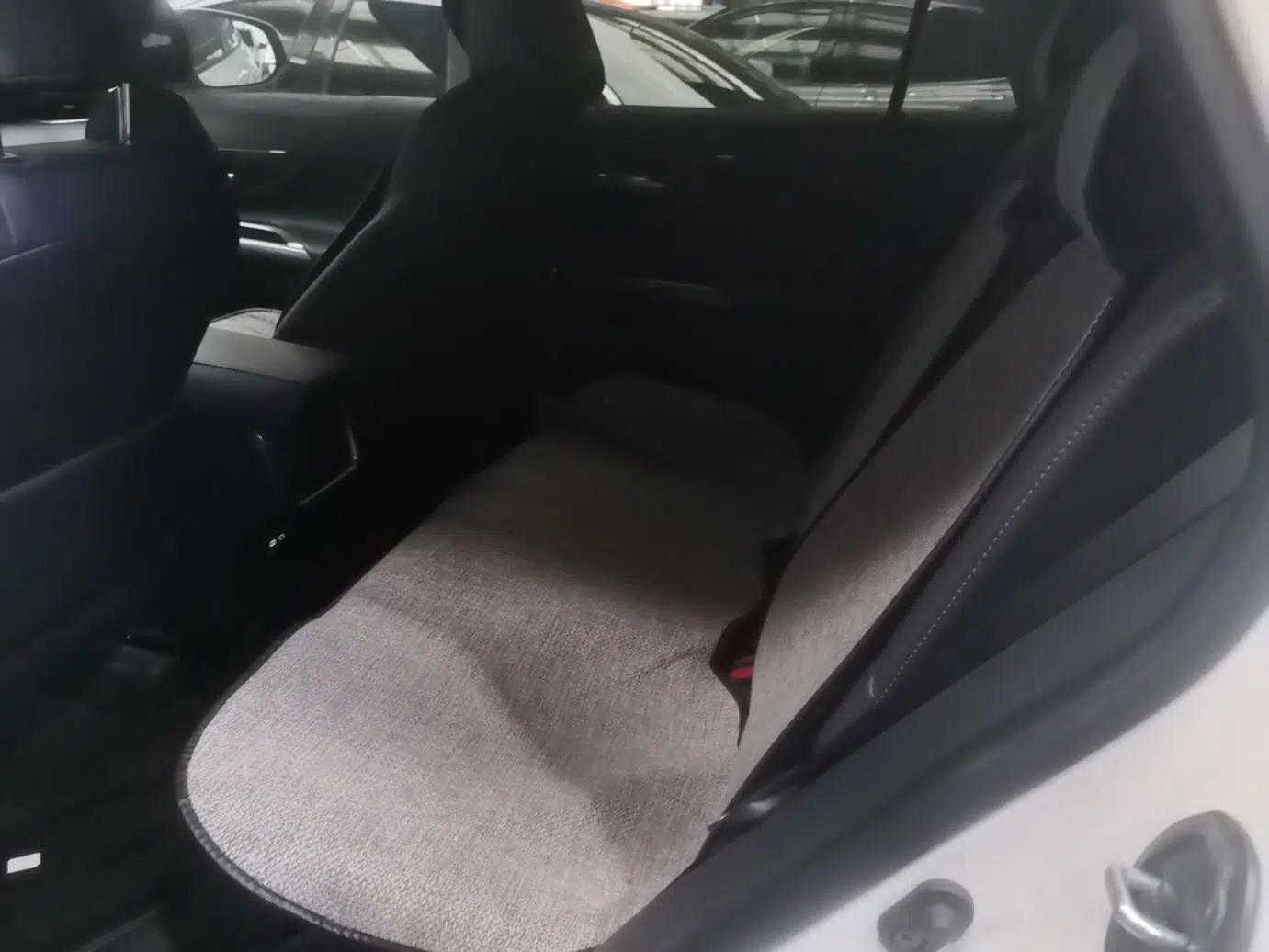 Toyota Venza 2023 2.0L CVT Two-Wheel Drive Luxury Edition — миниатюра 20