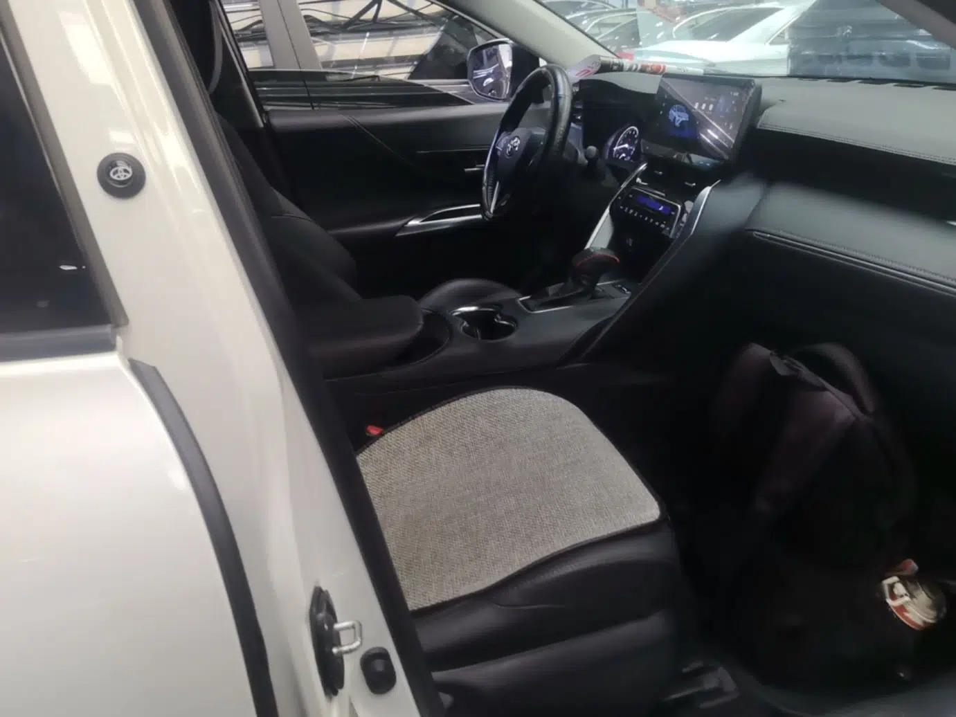 Toyota Venza 2023 2.0L CVT Two-Wheel Drive Luxury Edition — миниатюра 23