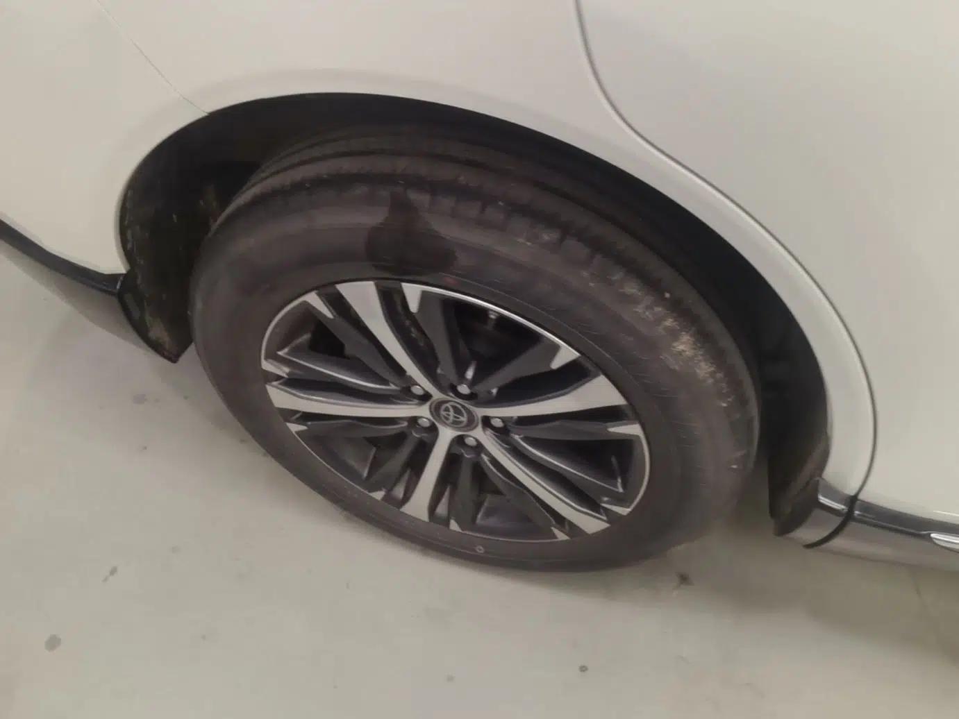 Toyota Venza 2023 2.0L CVT Two-Wheel Drive Luxury Edition — миниатюра 10