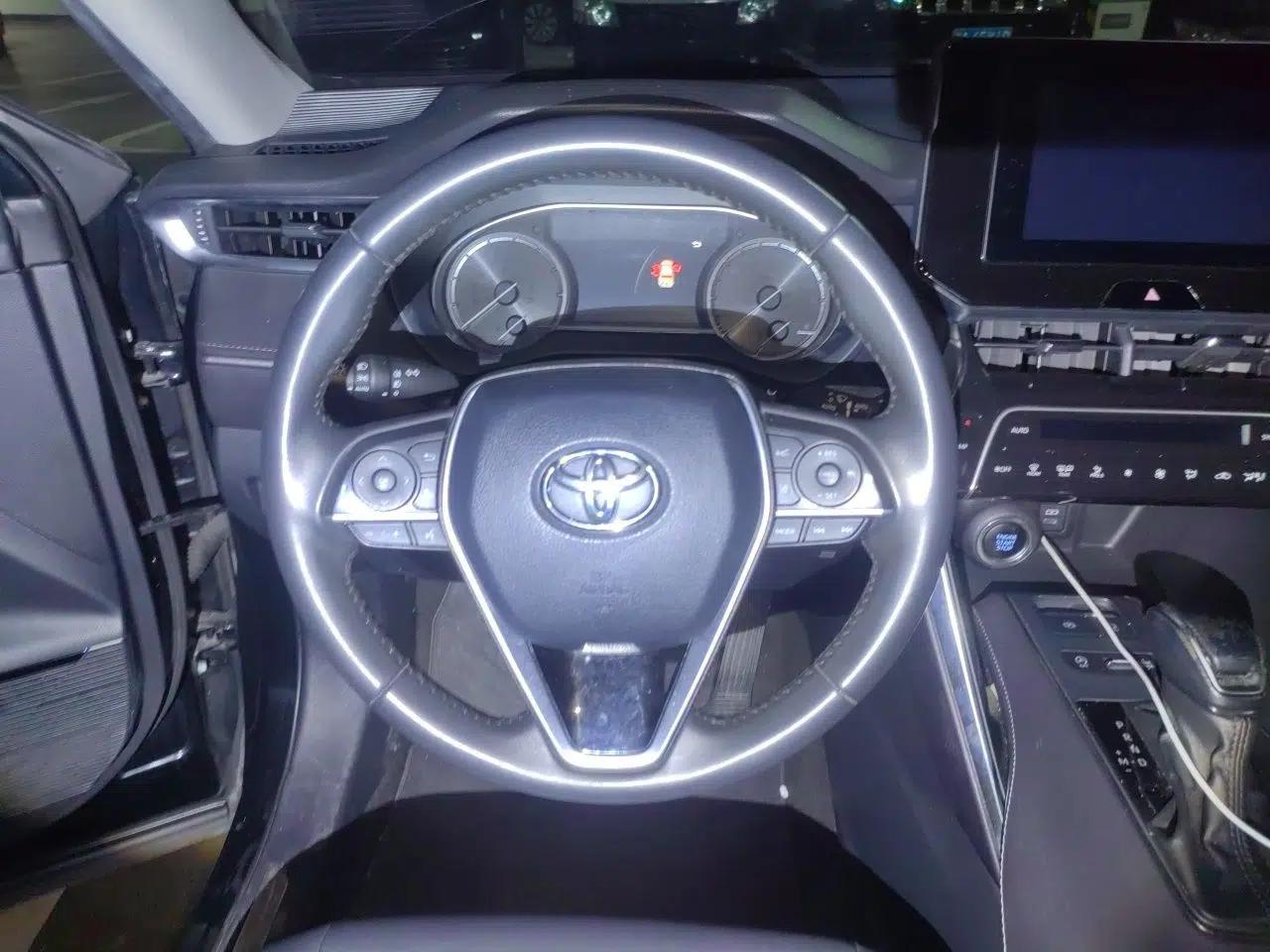 Toyota Venza 2022 2.0L CVT Two-Wheel Drive Luxury Edition — миниатюра 11