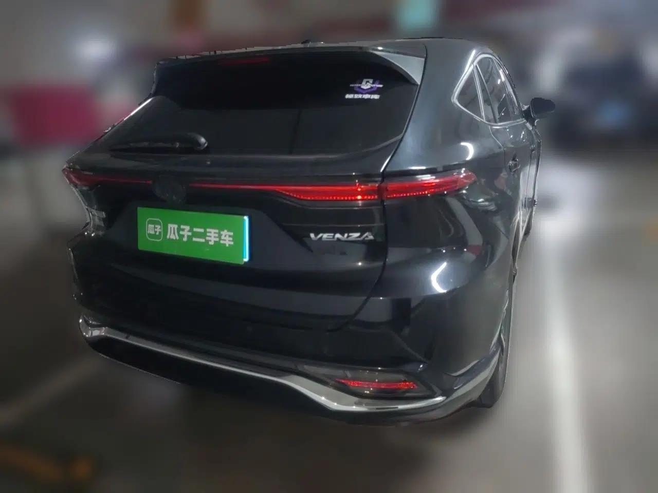 Toyota Venza 2022 2.0L CVT Two-Wheel Drive Luxury Edition — миниатюра 5