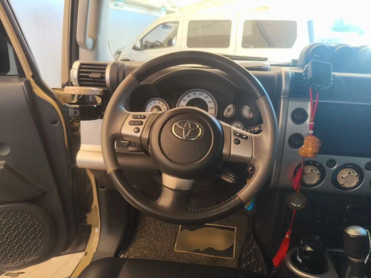 Toyota FJ Cruiser  — миниатюра 11