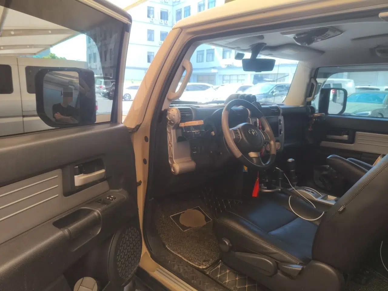 Toyota FJ Cruiser  — миниатюра 17