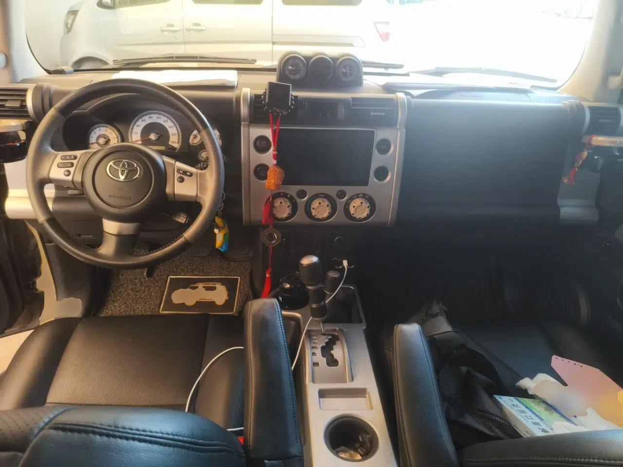 Toyota FJ Cruiser  — миниатюра 10