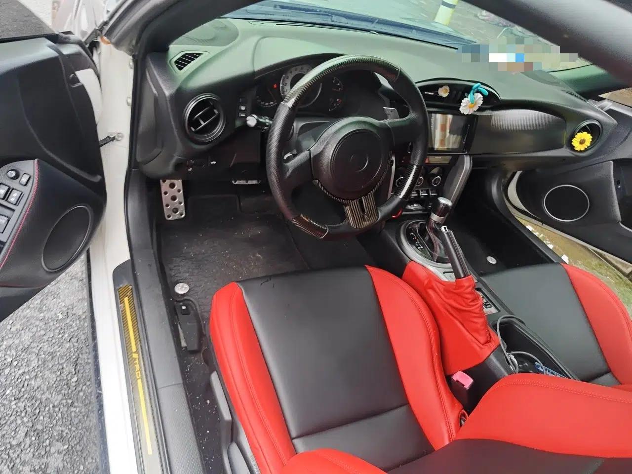 Toyota 86 2013 2.0L Automatic Luxury Version — миниатюра 10