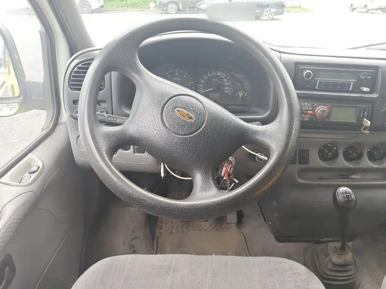 Ford Classic Transit 2015 2.8T Diesel Multi-Function Vehicle Short Wheelbase 6-Seater Mid-Roof Edition JX493ZLQ4 — миниатюра 11