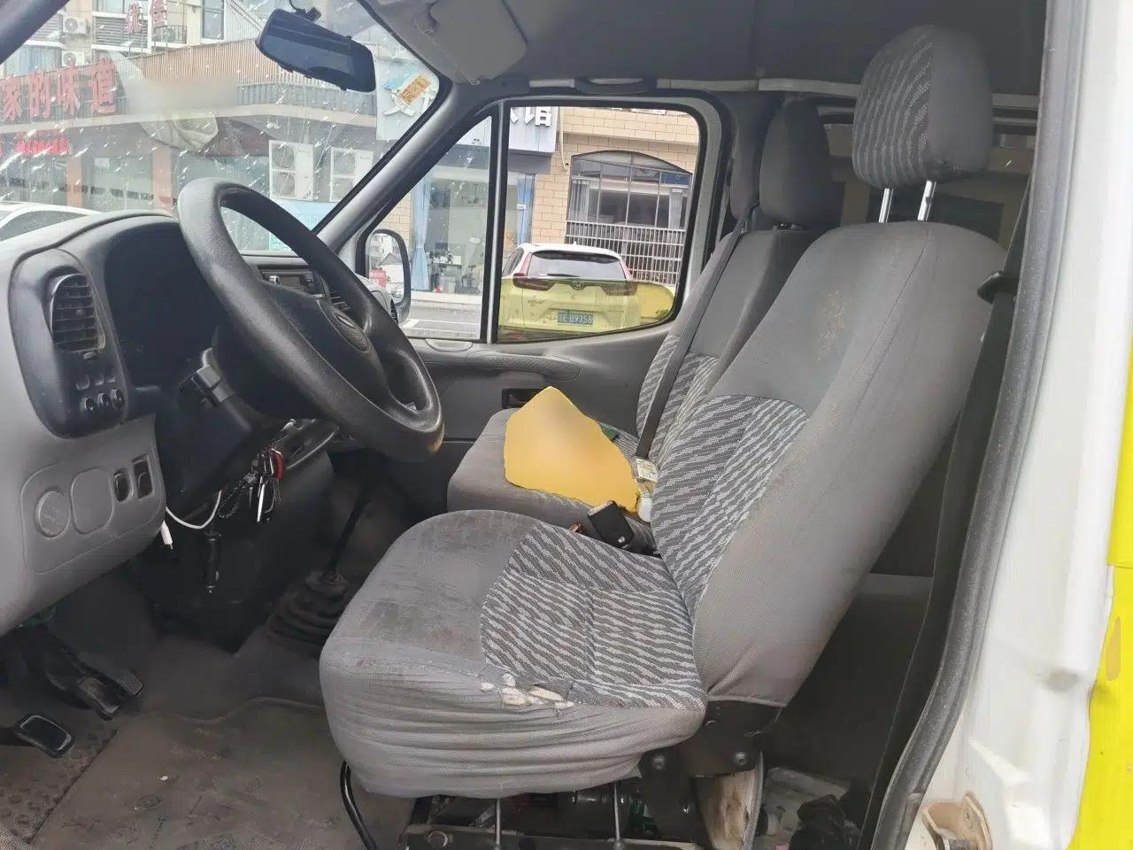 Ford Classic Transit 2015 2.8T Diesel Multi-Function Vehicle Short Wheelbase 6-Seater Mid-Roof Edition JX493ZLQ4 — миниатюра 16