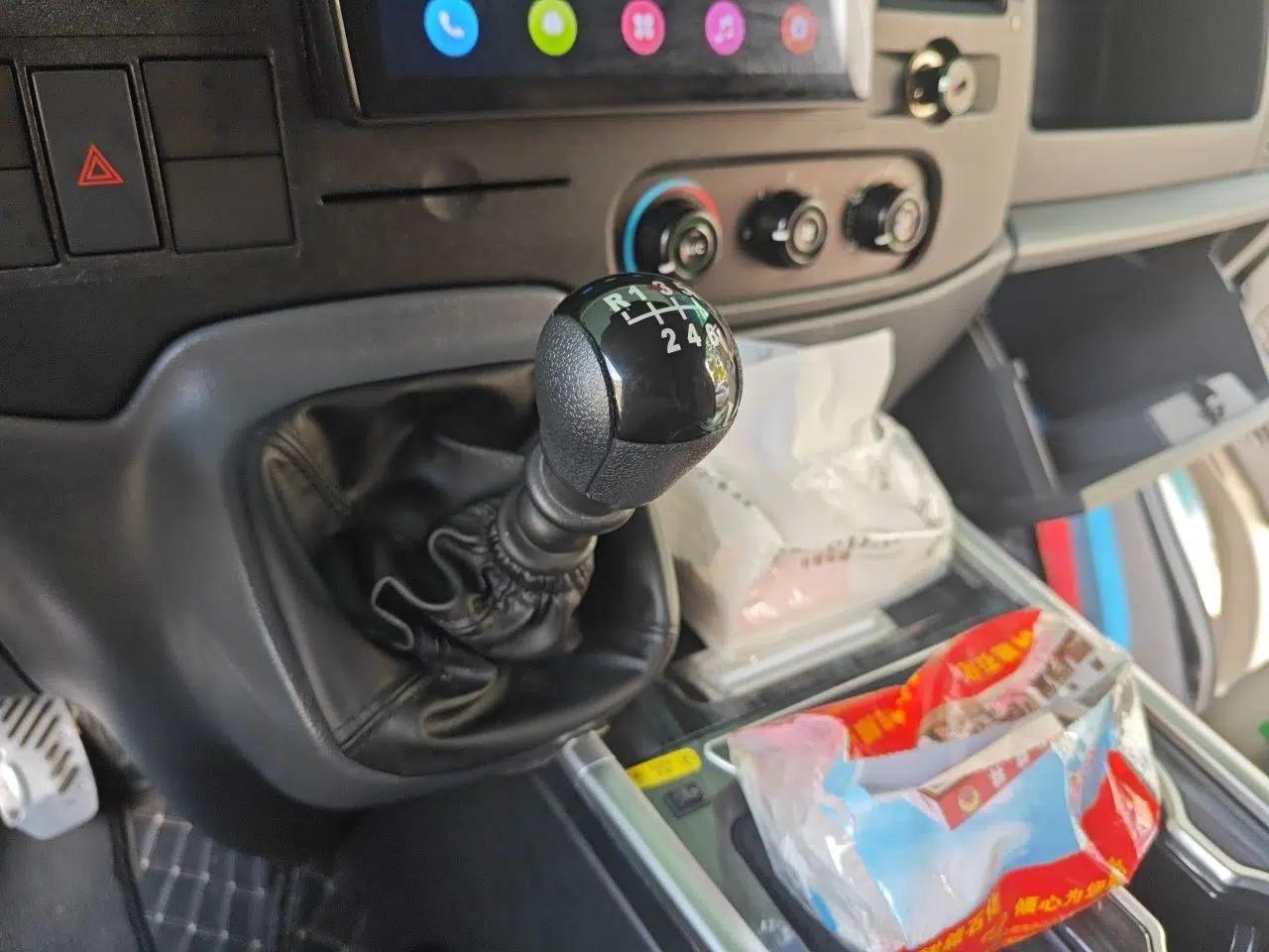 Ford Transit Custom 2016 2.2T Short Wheelbase 6-Seater Mid-Height Multi-Purpose Vehicle — миниатюра 15
