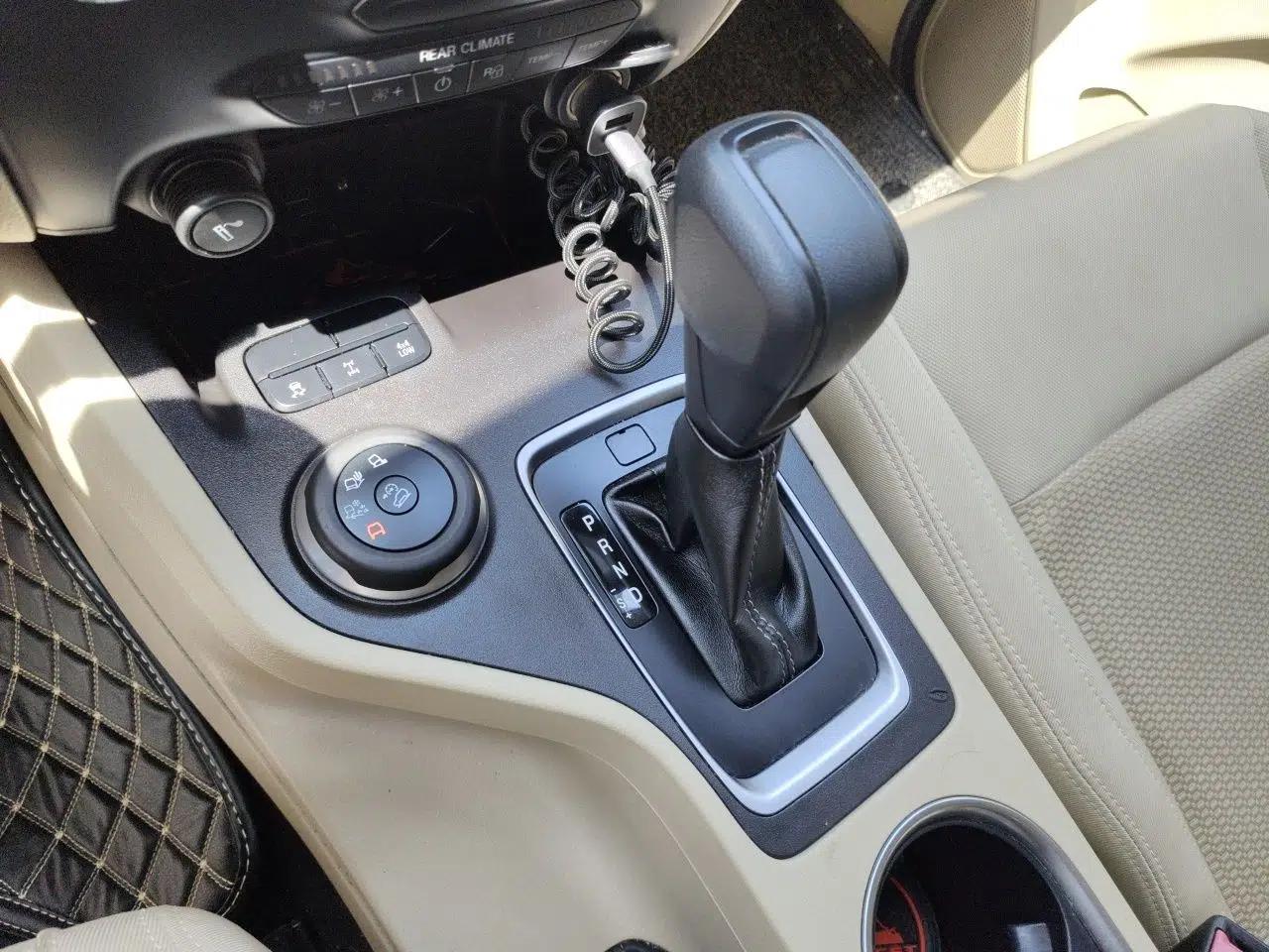 Ford Everest 2019 2.0T Gasoline Automatic 4x4 Elite Edition 5 Seats — миниатюра 15