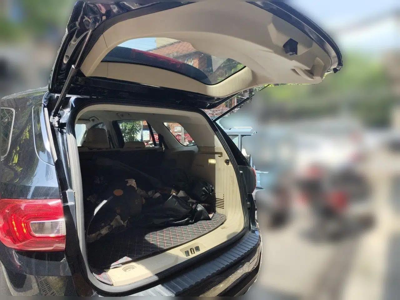 Ford Everest 2019 2.0T Gasoline Automatic 4x4 Elite Edition 5 Seats — миниатюра 20
