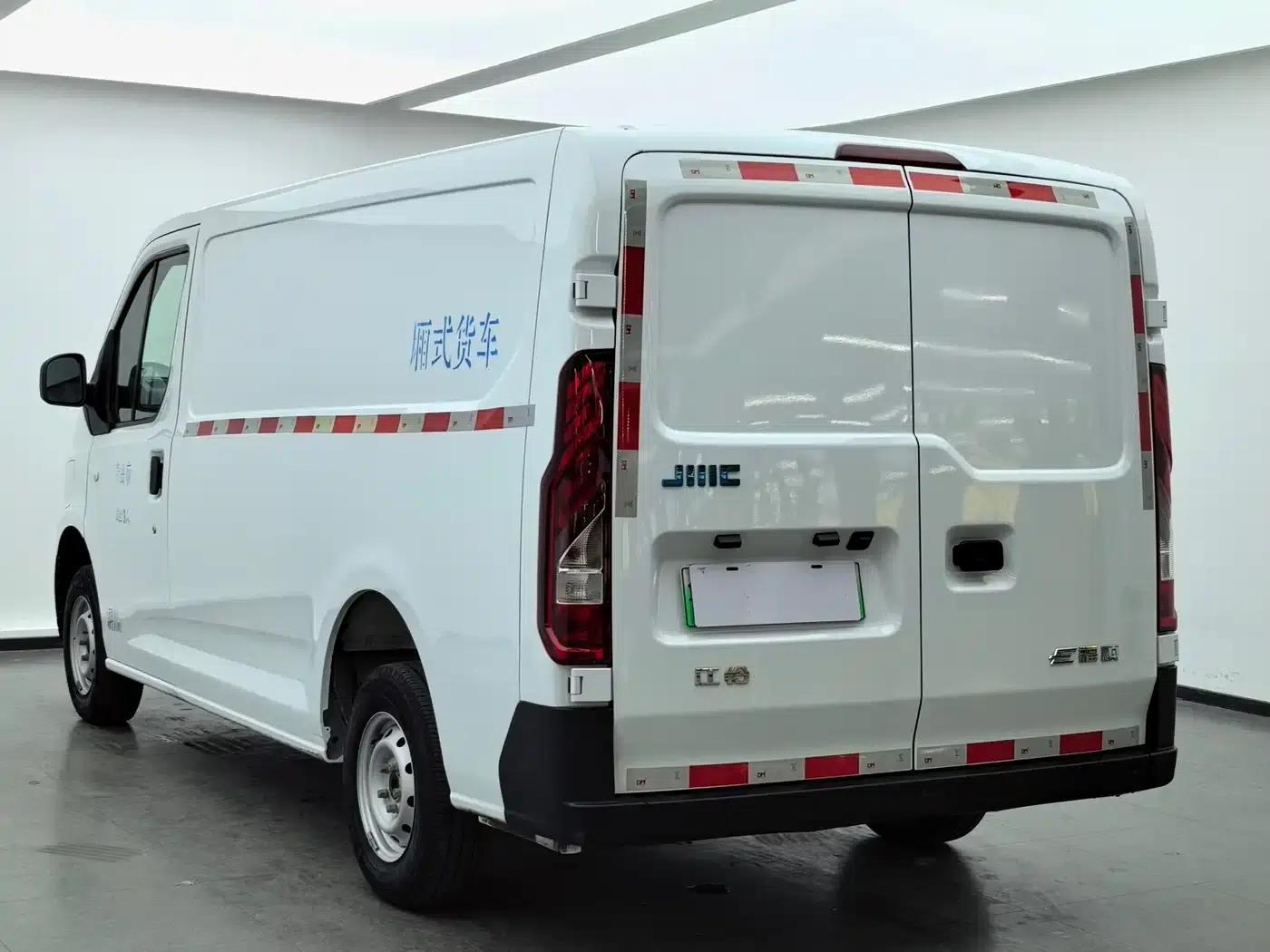 E-Fushun 2025 Model, Blind Window Version, 41.86kWh, Short Wheelbase, Low Roof, 3.0 Ton — миниатюра 4