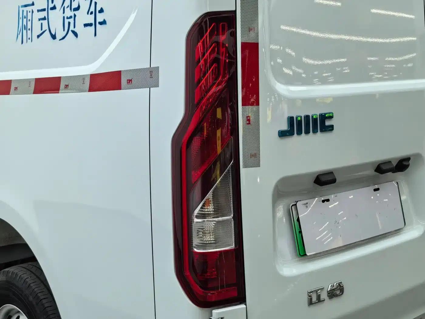 E-Fushun 2025 Model, Blind Window Version, 41.86kWh, Short Wheelbase, Low Roof, 3.0 Ton — миниатюра 9