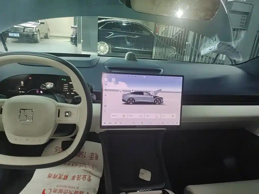Jike 007 2024 Rear-Wheel Drive Intelligent Driving Edition 75kWh — миниатюра 13