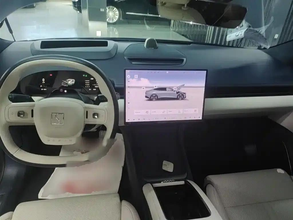 Jike 007 2024 Rear-Wheel Drive Intelligent Driving Edition 75kWh — миниатюра 10