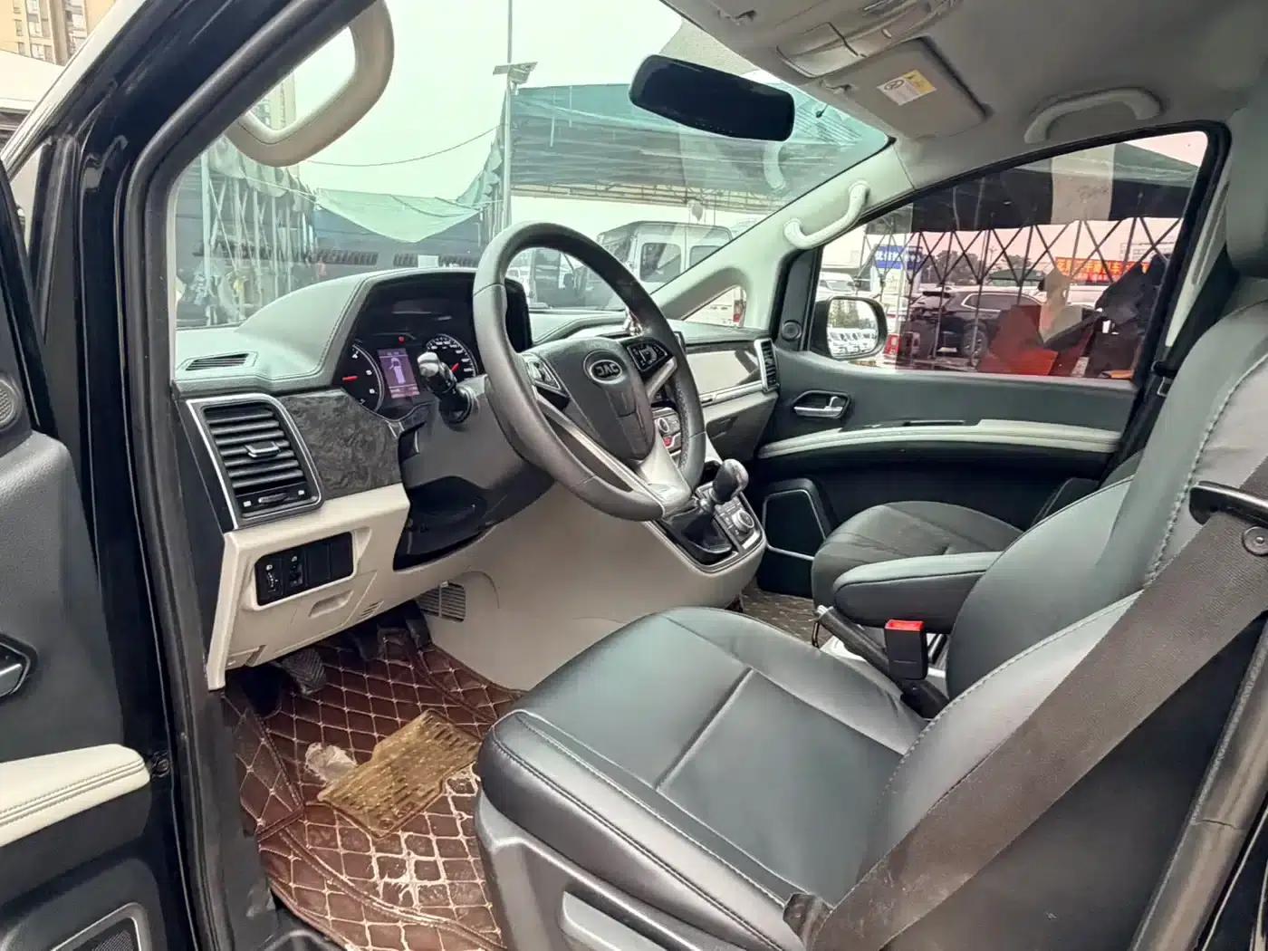 Refine M4 2017 1.9T Diesel Manual Deluxe Edition — миниатюра 8