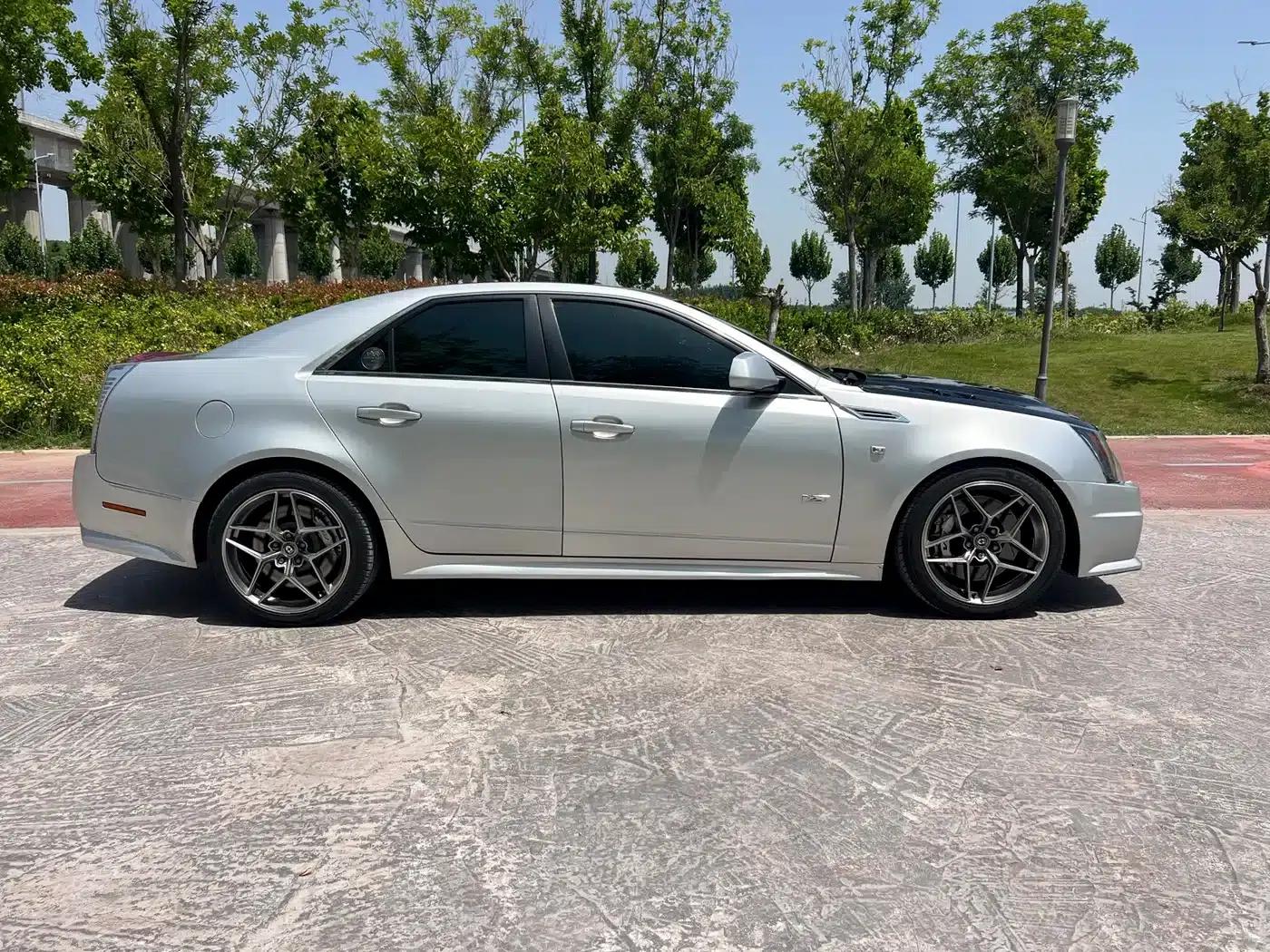 Imported Cadillac CTS 2009 model 6.2L CTS-V — миниатюра 4