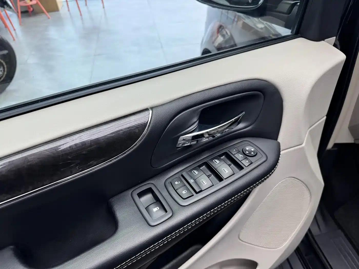 2014 Chrysler Grand Voyager (Imported) 3.6L Comfort Edition — миниатюра 11