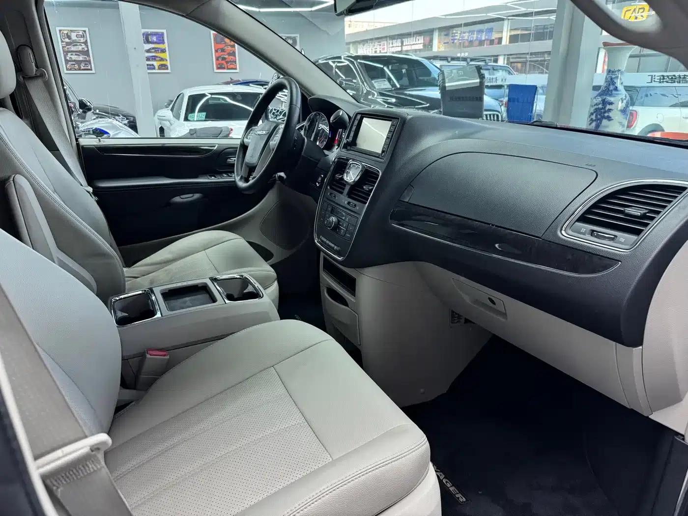 2014 Chrysler Grand Voyager (Imported) 3.6L Comfort Edition — миниатюра 9
