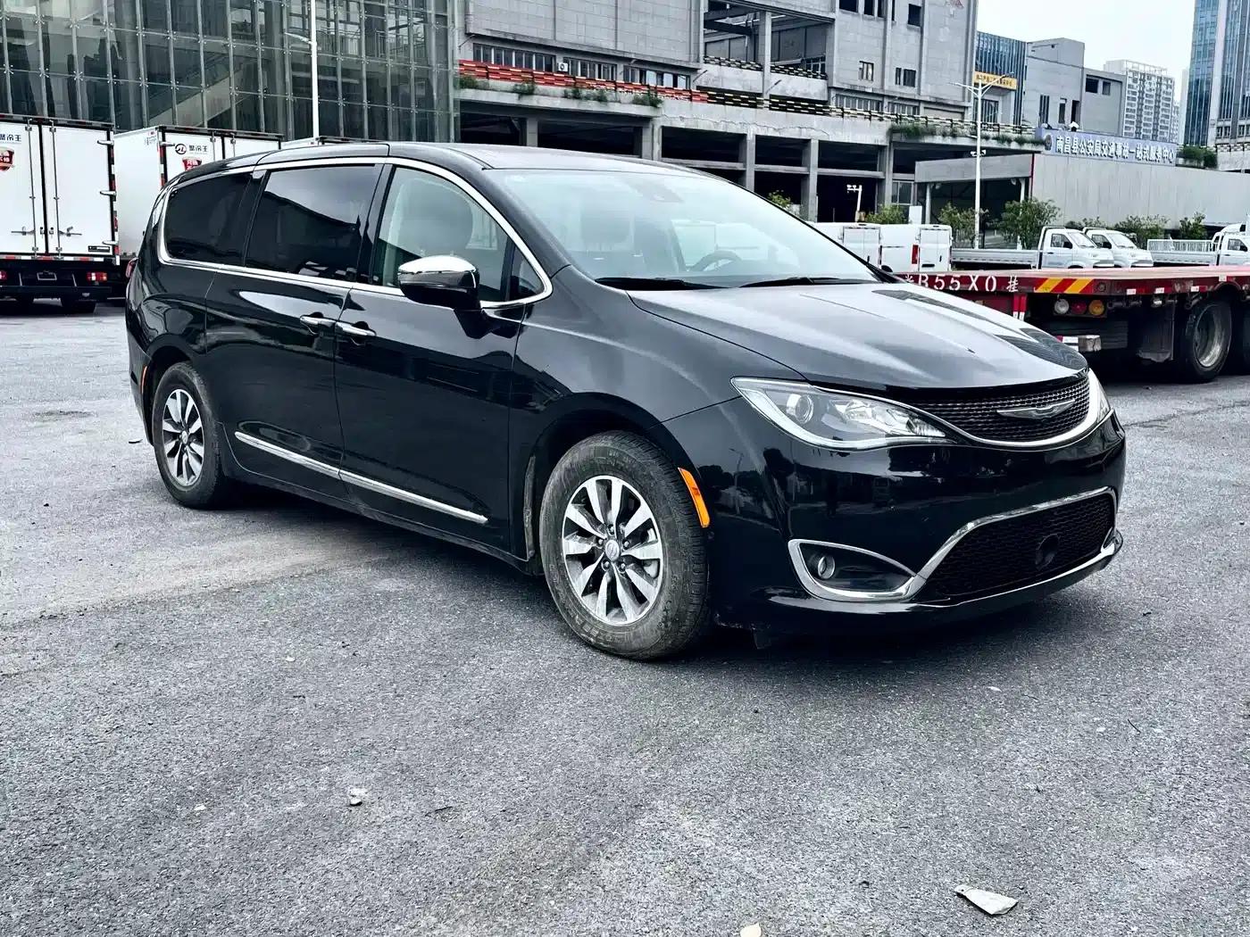 2019 Imported Grand Voyager PHEV 3.6L Plug-in Hybrid — миниатюра 2