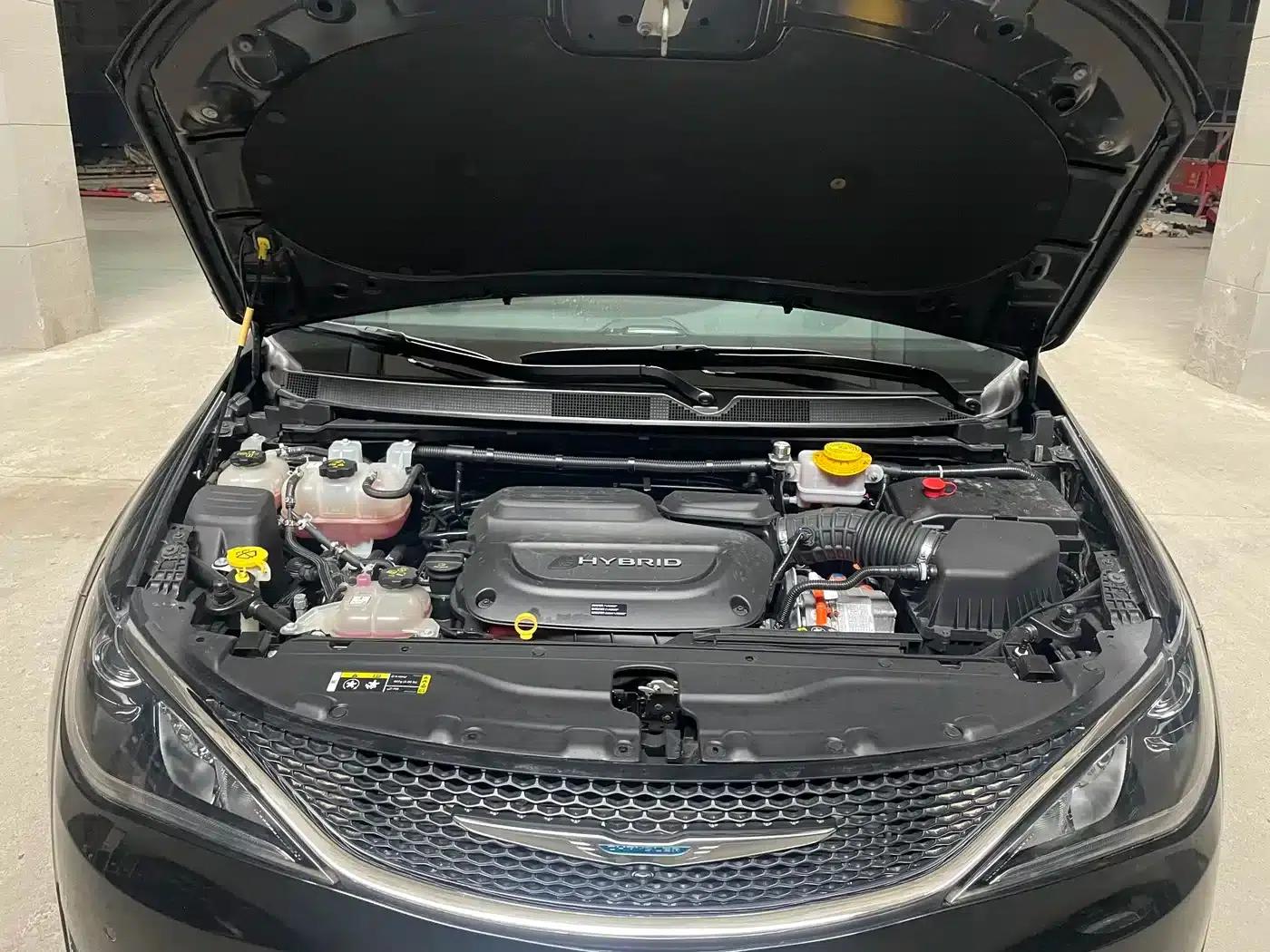 2019 Imported Grand Voyager PHEV 3.6L Plug-in Hybrid — миниатюра 19