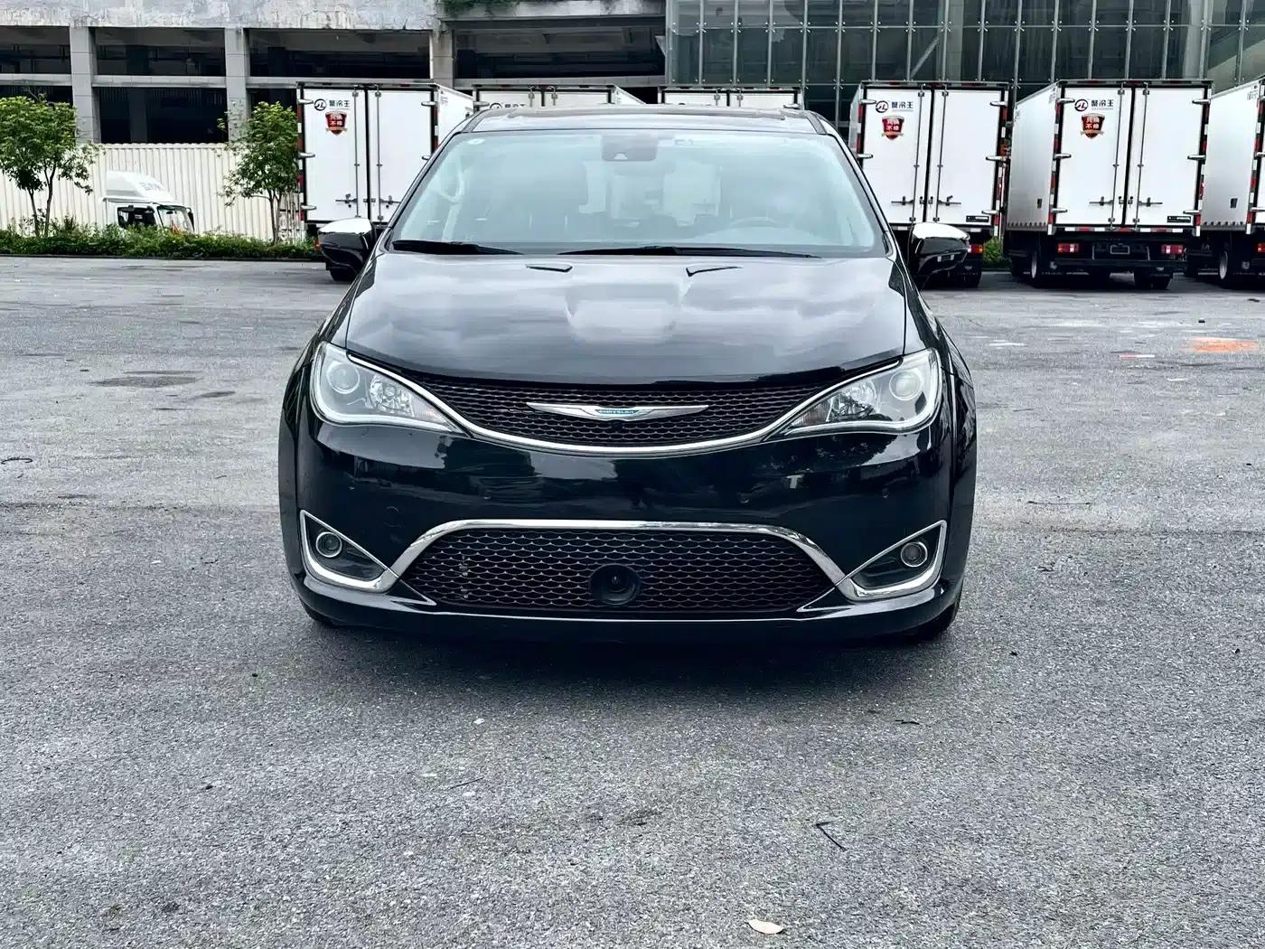 2019 Imported Grand Voyager PHEV 3.6L Plug-in Hybrid — миниатюра 3