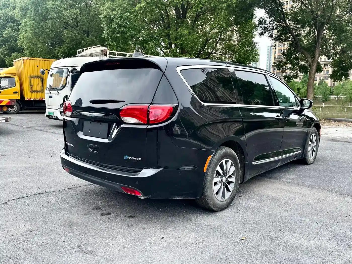 2019 Imported Grand Voyager PHEV 3.6L Plug-in Hybrid — миниатюра 5