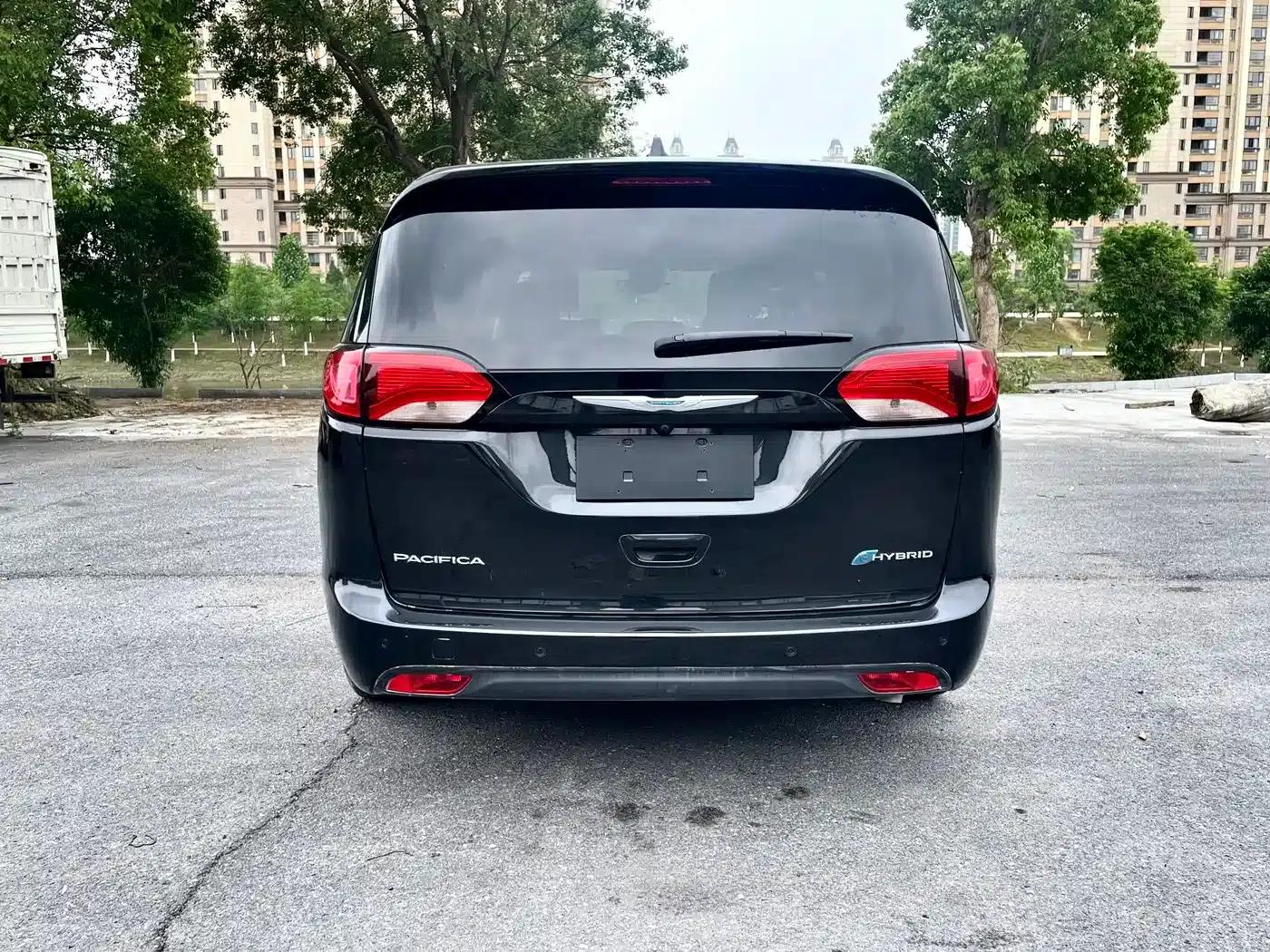 2019 Imported Grand Voyager PHEV 3.6L Plug-in Hybrid — миниатюра 6