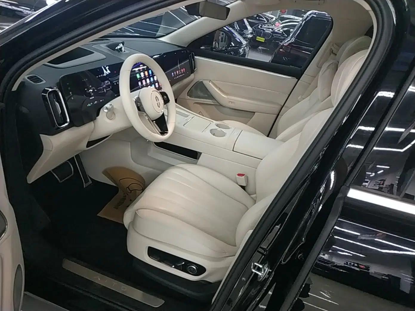Hima AITO M8 2025 Extended-Range Max Version 37 kWh 5-Seater — миниатюра 18