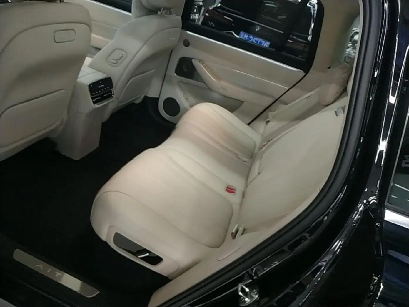Hima AITO M8 2025 Extended-Range Max Version 37 kWh 5-Seater — миниатюра 20