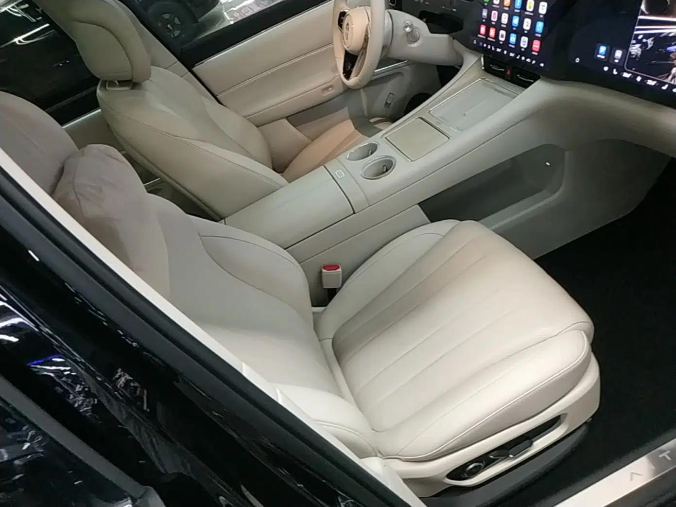 Hima AITO M8 2025 Extended-Range Max Version 37 kWh 5-Seater — миниатюра 23