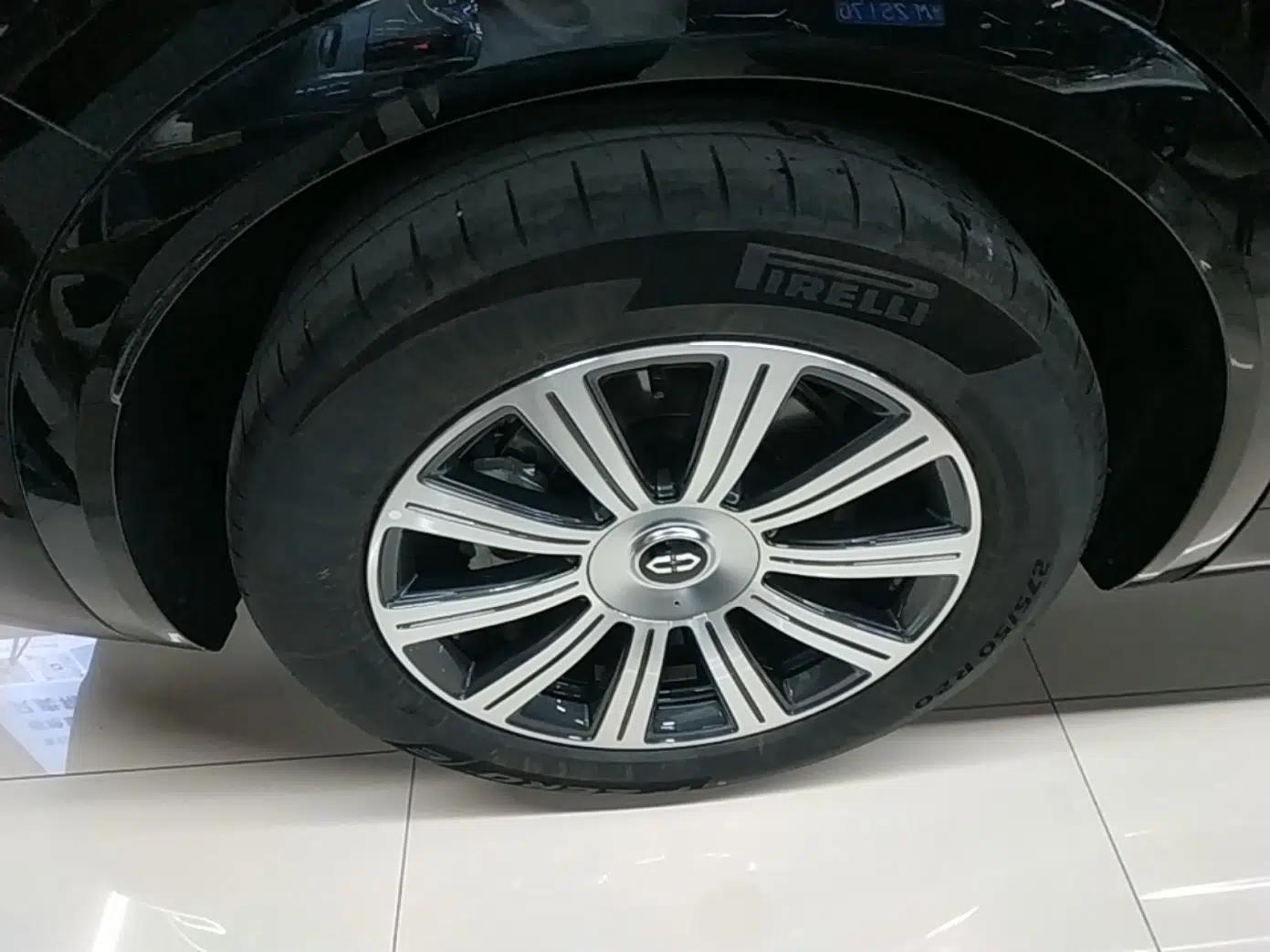 Hima AITO M8 2025 Extended-Range Max Version 37 kWh 5-Seater — миниатюра 10