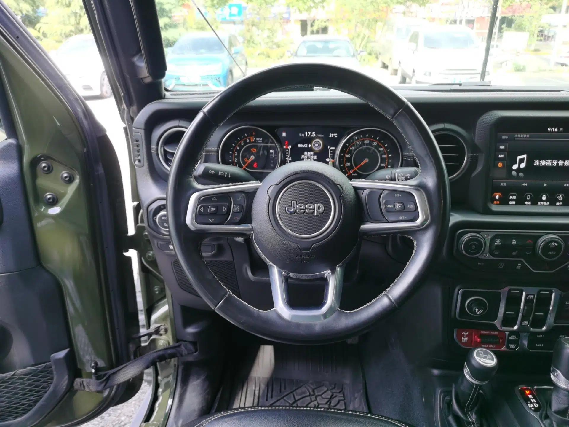 Jeep Gladiator 2022 3.6L Pioneer Edition — миниатюра 11