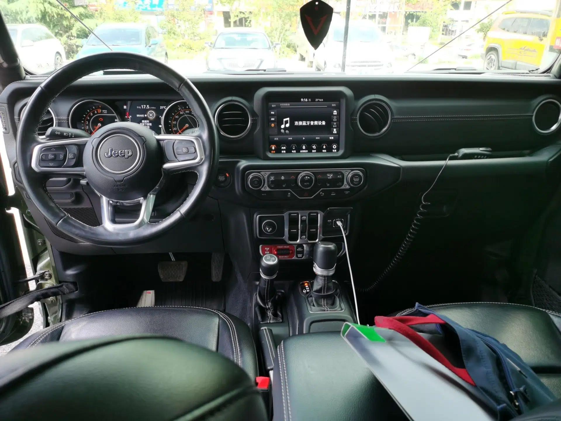 Jeep Gladiator 2022 3.6L Pioneer Edition — миниатюра 10