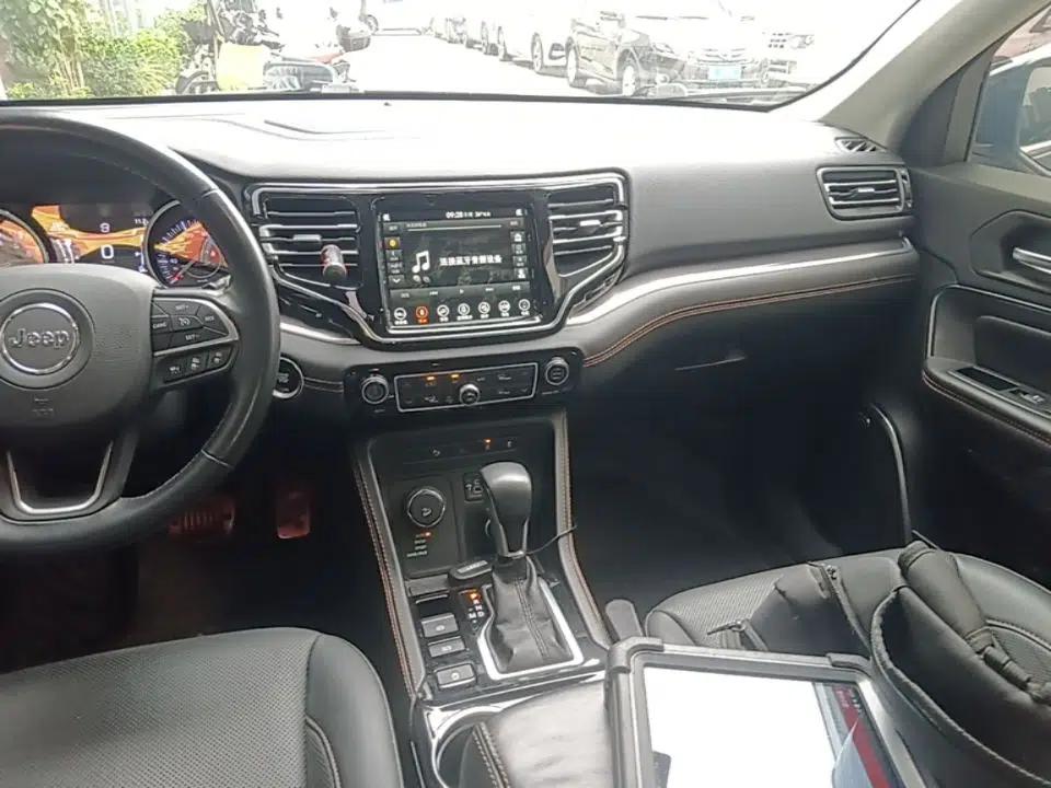Jeep Grand Commander 2018 2.0T Four-Wheel Drive Smart Enjoyment Version China VI — миниатюра 16