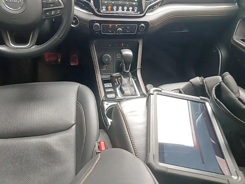 Jeep Grand Commander 2018 2.0T Four-Wheel Drive Smart Enjoyment Version China VI — миниатюра 17