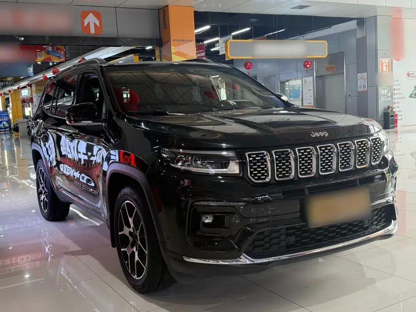 Jeep Grand Commander 2022 2.0T Two-Wheel Drive Luxury Version — миниатюра 3