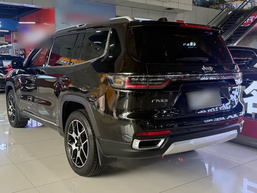 Jeep Grand Commander 2022 2.0T Two-Wheel Drive Luxury Version — миниатюра 4