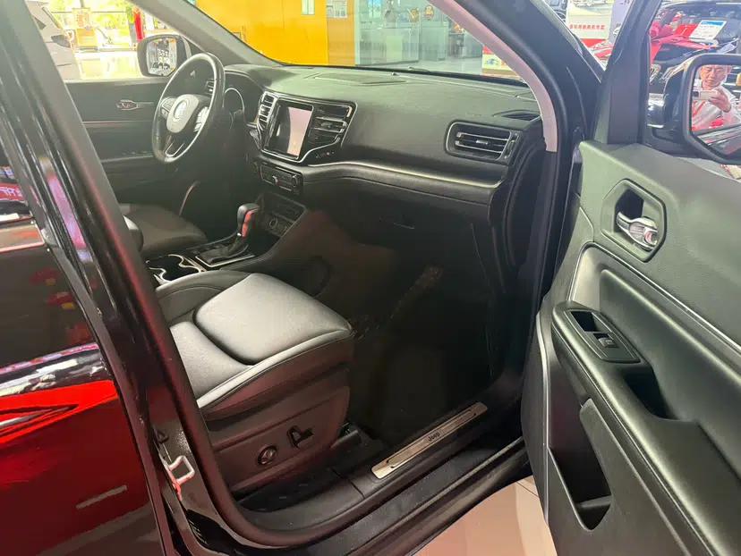 Jeep Grand Commander 2022 2.0T Two-Wheel Drive Luxury Version — миниатюра 9