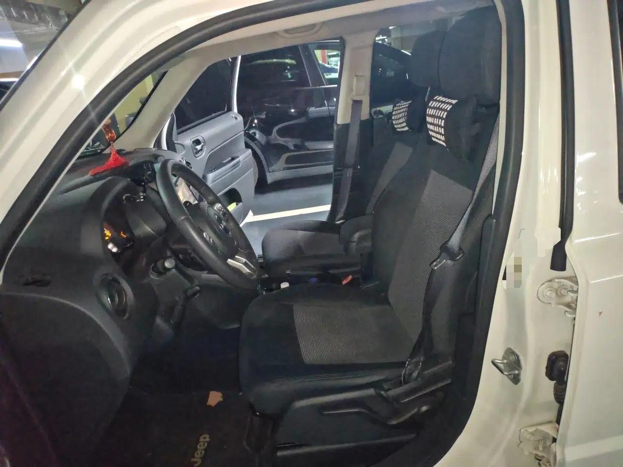 Jeep Patriot 2015 2.0L Sport Edition — миниатюра 16