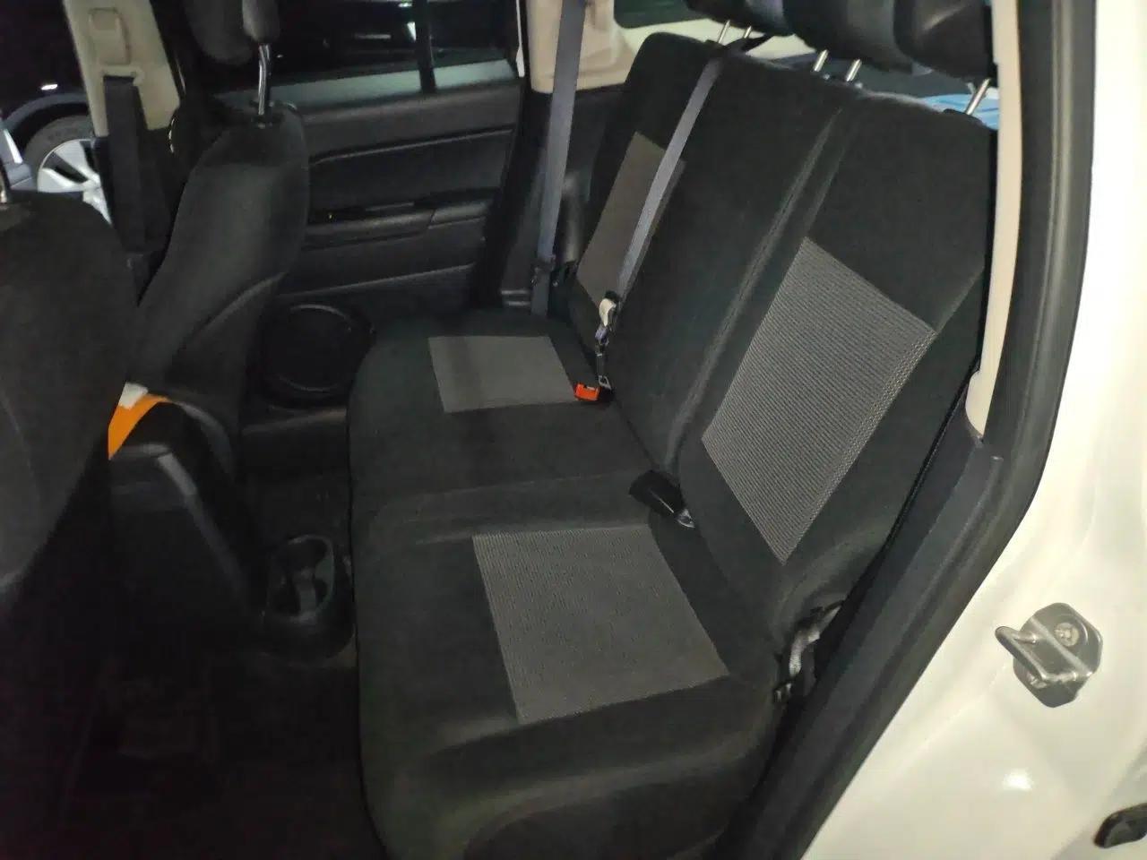 Jeep Patriot 2015 2.0L Sport Edition — миниатюра 18