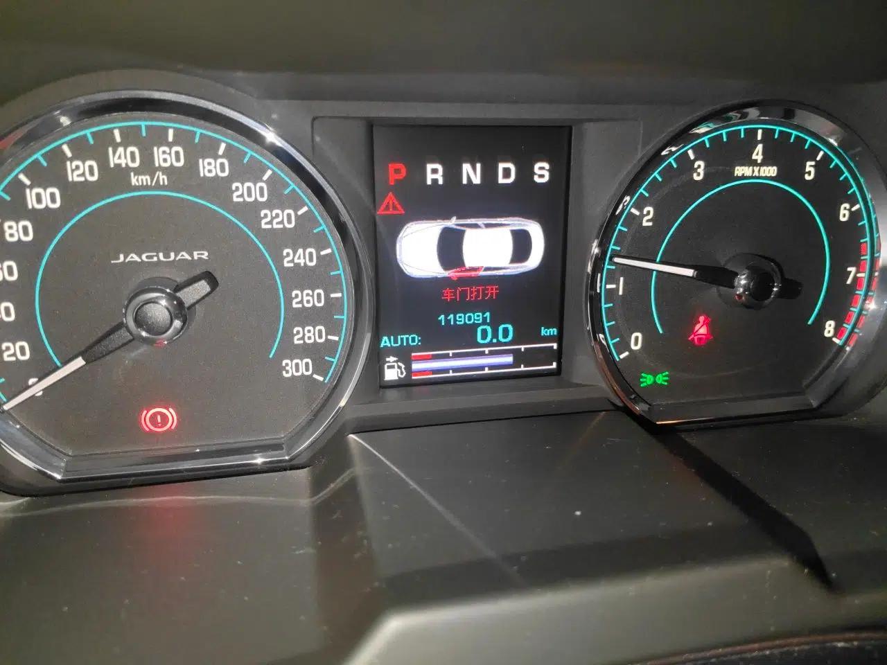 Jaguar XF 2014 XF 2.0T Luxury Edition — миниатюра 11